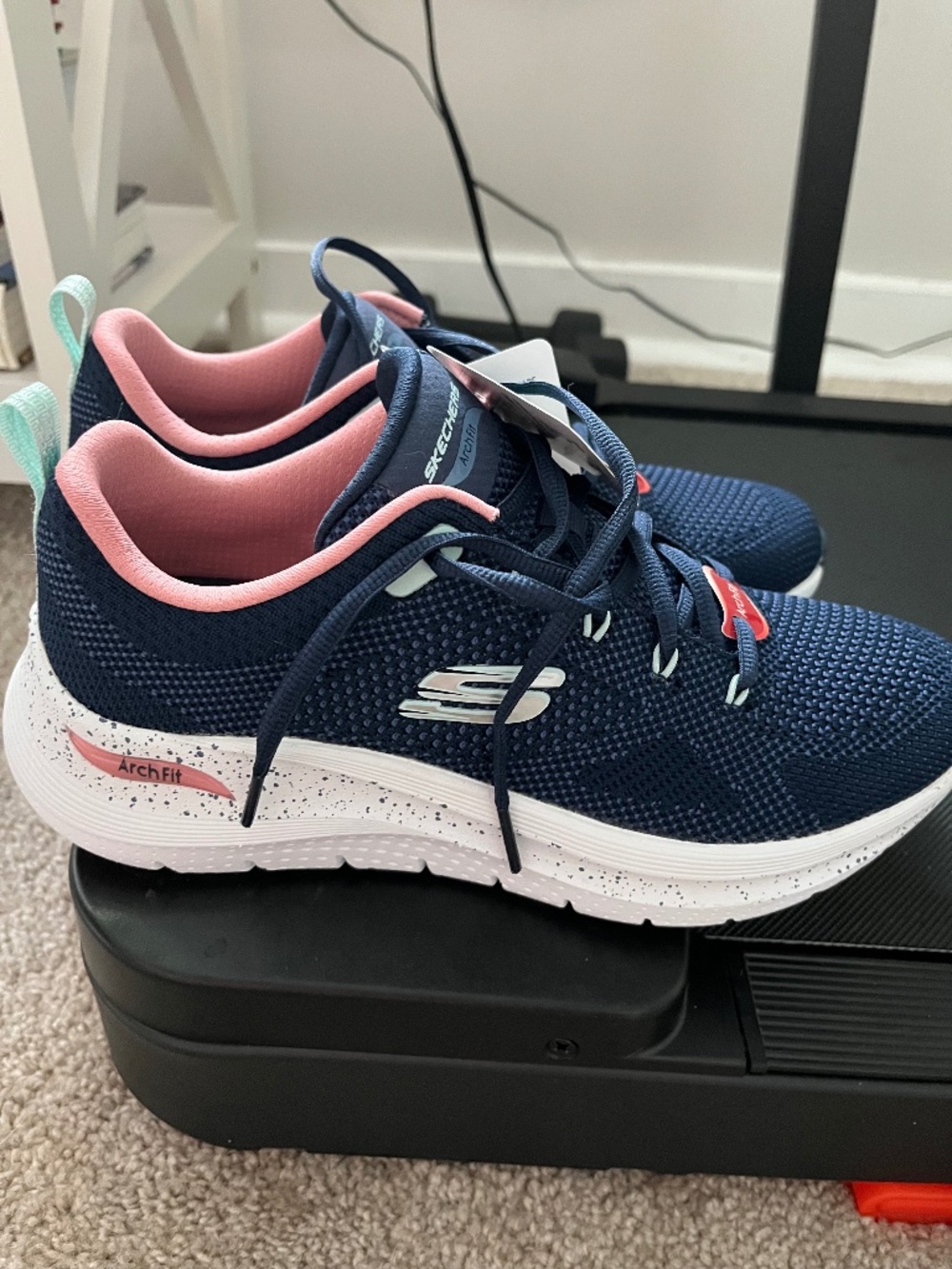 New Sketchers Arch Fit , Size 7 , Retail $85